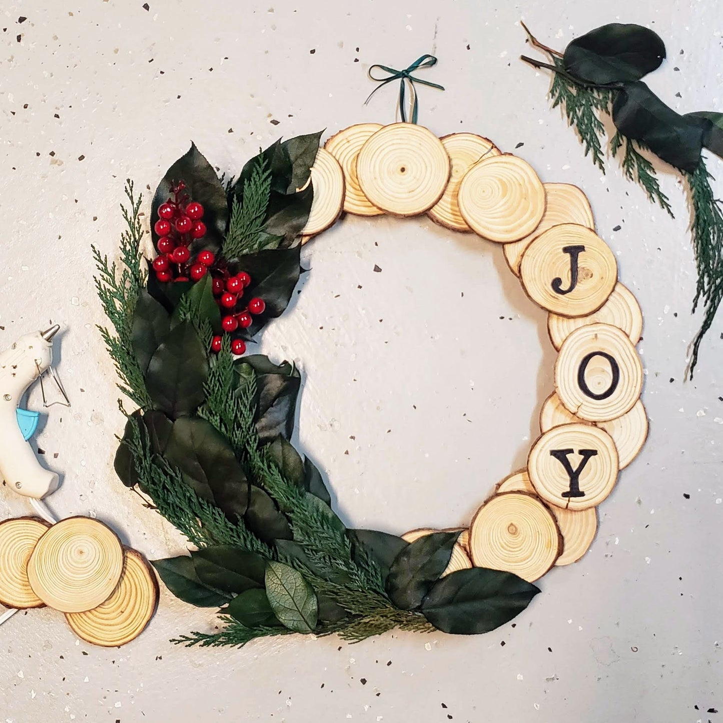 [Video] Winter Wood Slice Wreath Class and Kit